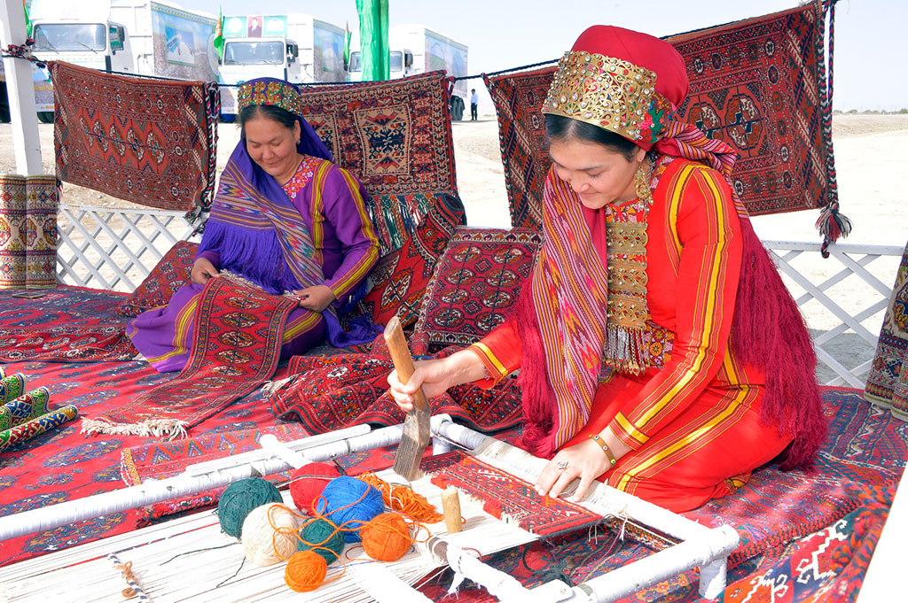 First caravans with cotton yield arrive to reception facilities