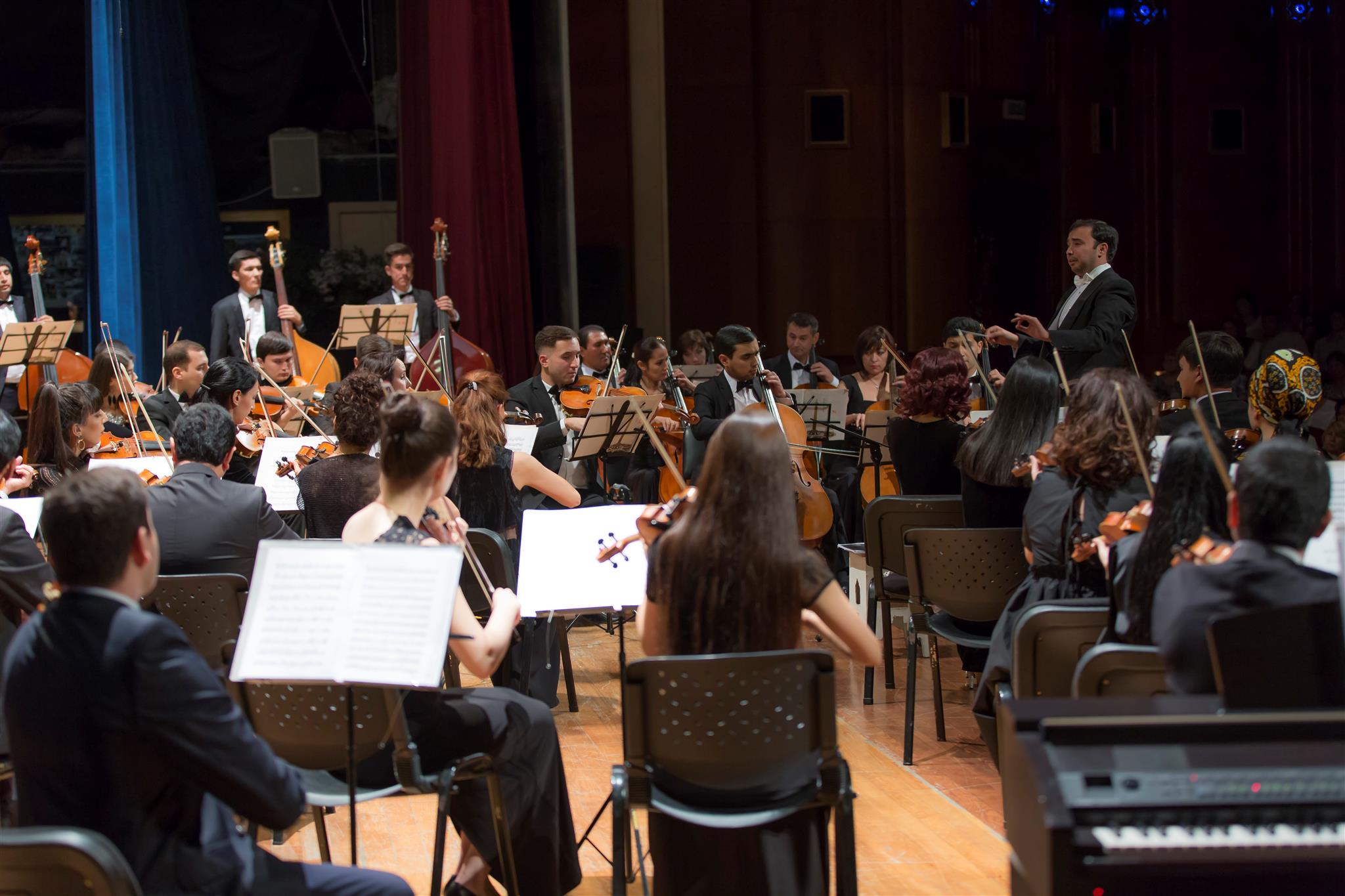 The orchestra conducted by Rasul Klychev performs 