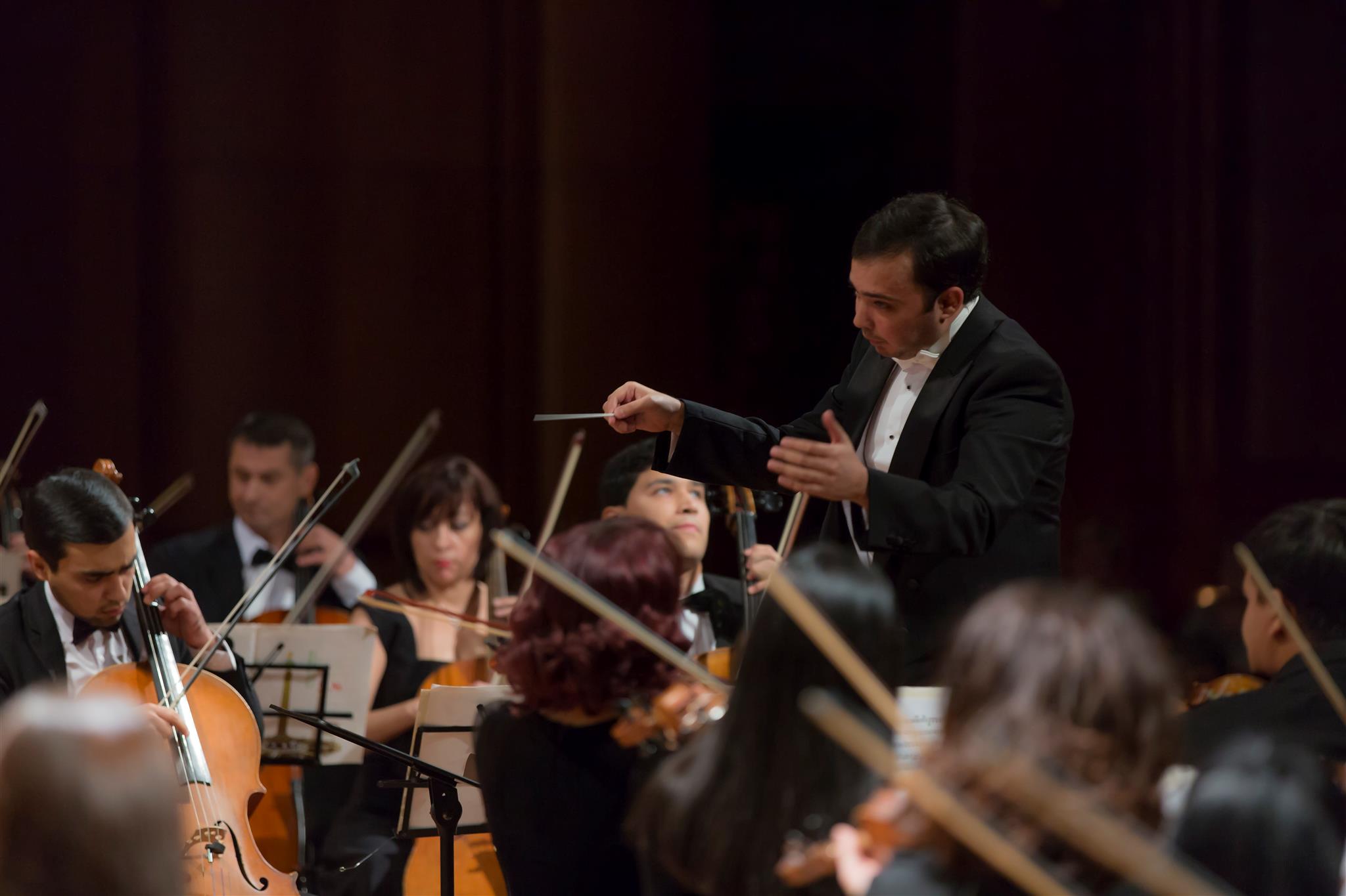 The orchestra conducted by Rasul Klychev performs 