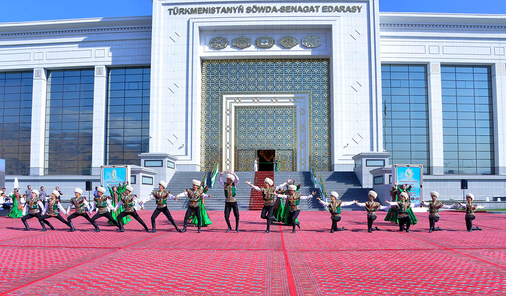 Ýur­du­my­zyň yk­dy­sa­dy ga­za­nan­la­ry­nyň ser­gi­si öz işi­ne baş­la­dy