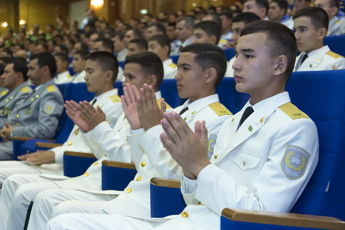 The Medal of Honour of Berdimuhamed Annayev is given to specialized military school no. 1 