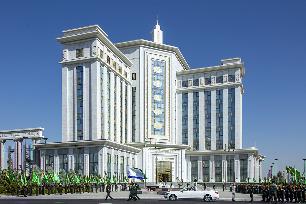 The Medal of Honour of Berdimuhamed Annayev is given to specialized military school no. 1 