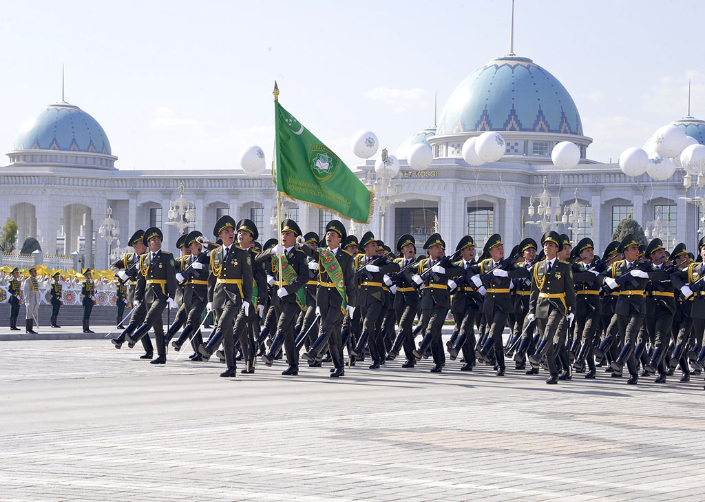 Personnel of security forces receives awards, titles and ranks