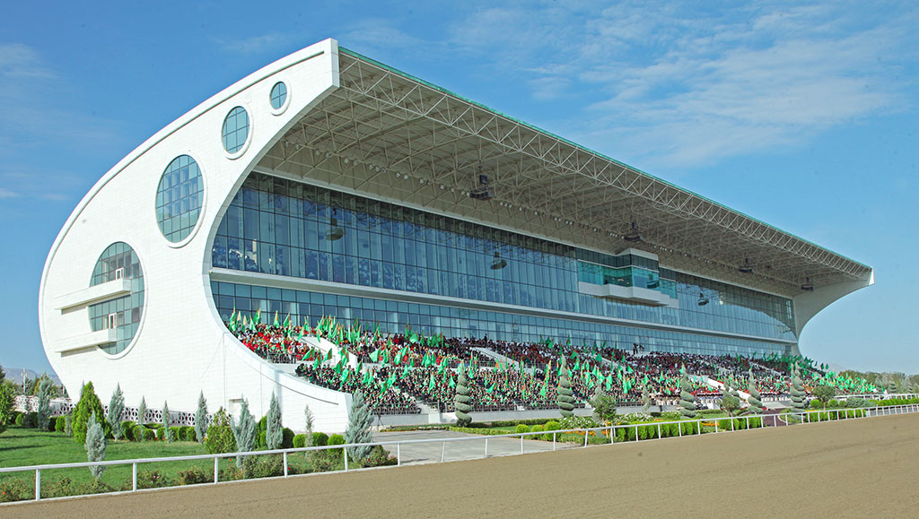 International Ahalteke Equestrian Complex holds the races 