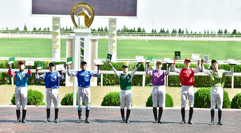 International Ahalteke Equestrian Complex holds the races 