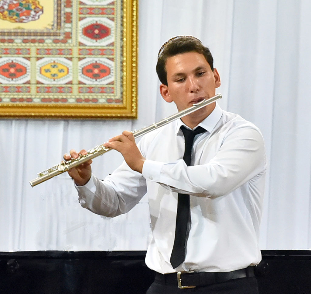 Konserwatoriýanyň Uly zalynda milli we ýewropa nusgawy sazlary ýaňlandy