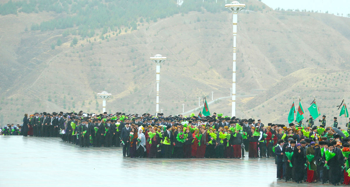 Hormatly Prezidentimiz Gurbanguly Berdimuhamedow Hatyra güni mynasybetli çärelere gatnaşdy