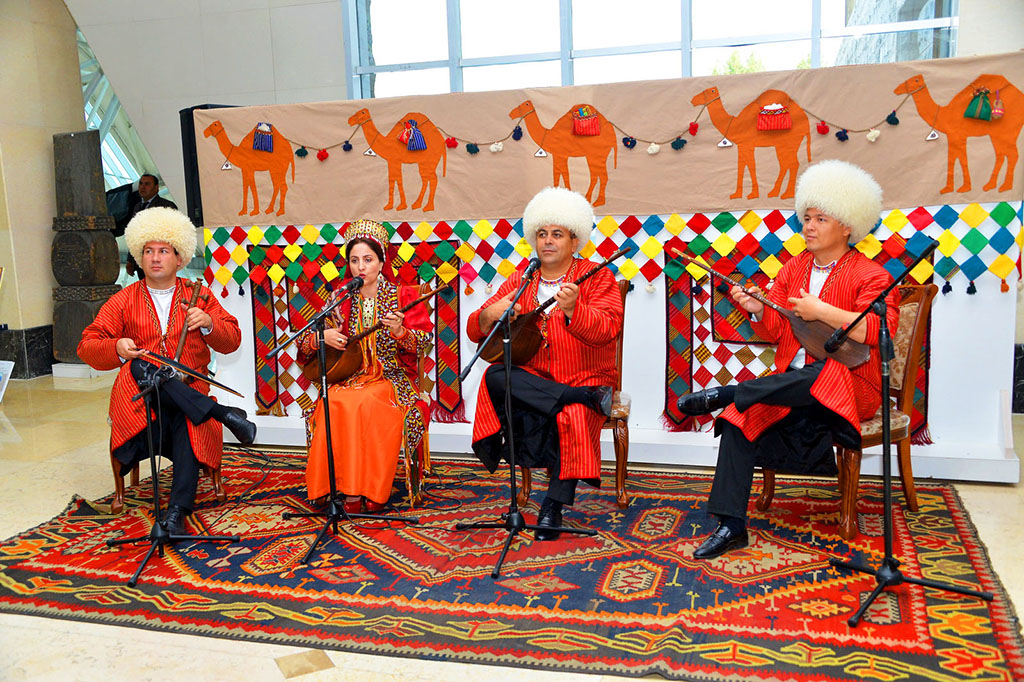 Dushanbe residents are introduced with Turkmen culture