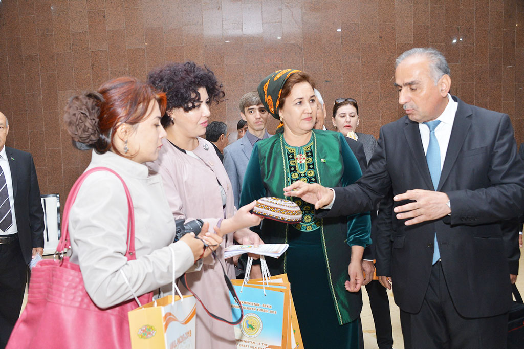 Dushanbe residents are introduced with Turkmen culture