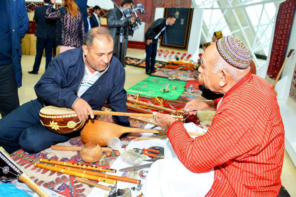 Dushanbe residents are introduced with Turkmen culture