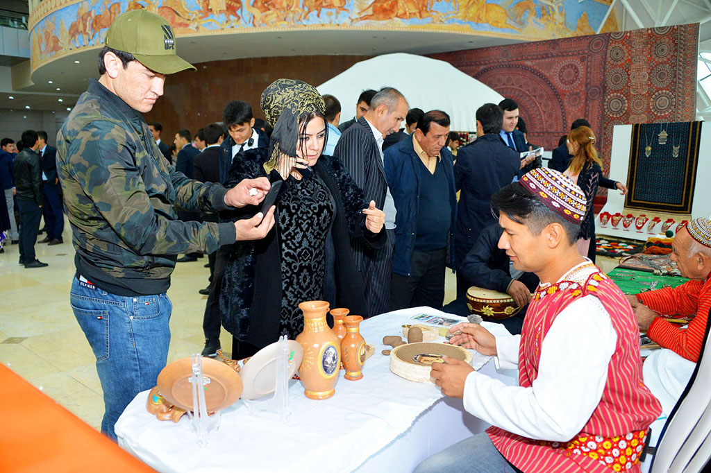 Dushanbe residents are introduced with Turkmen culture