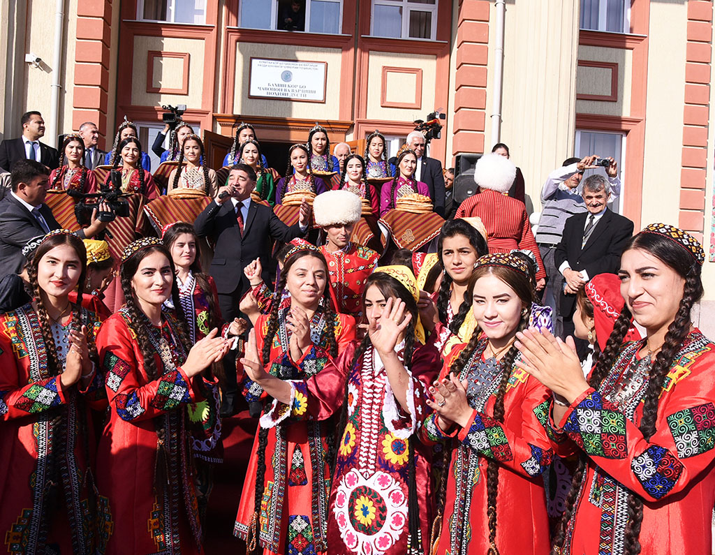 Turkmen diaspora of Dusti settlement welomes cultural delegation of our country 