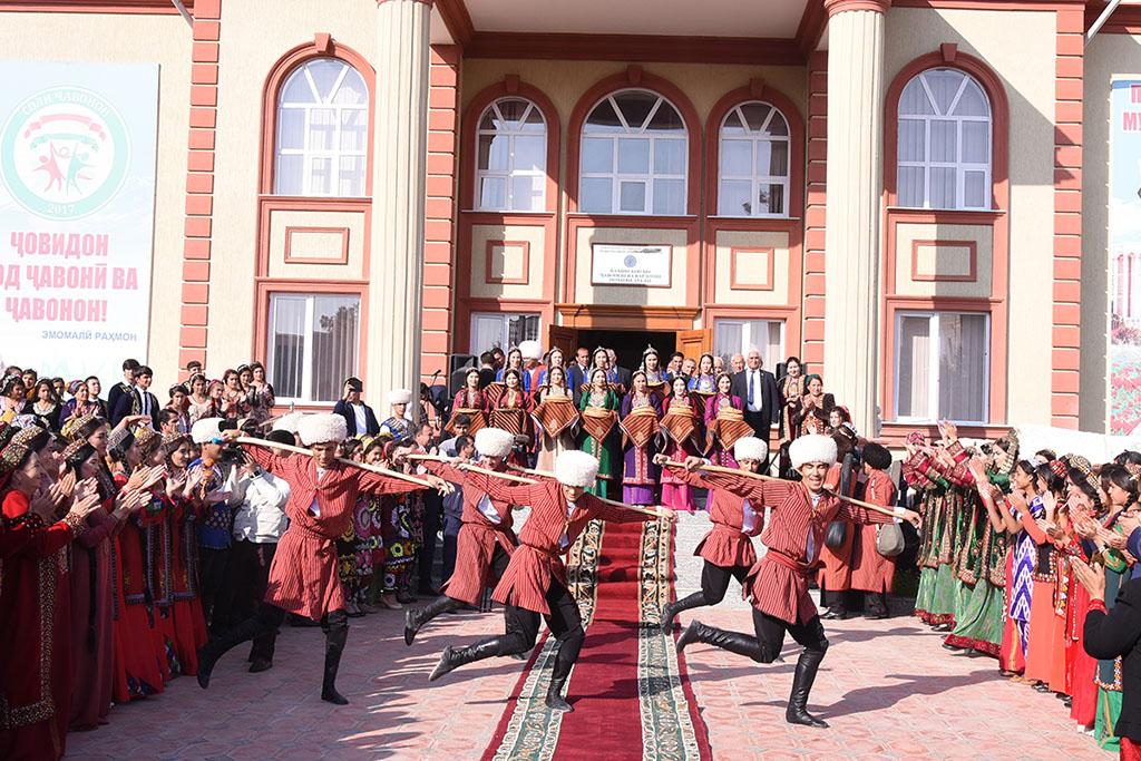 Turkmen diaspora of Dusti settlement welomes cultural delegation of our country 