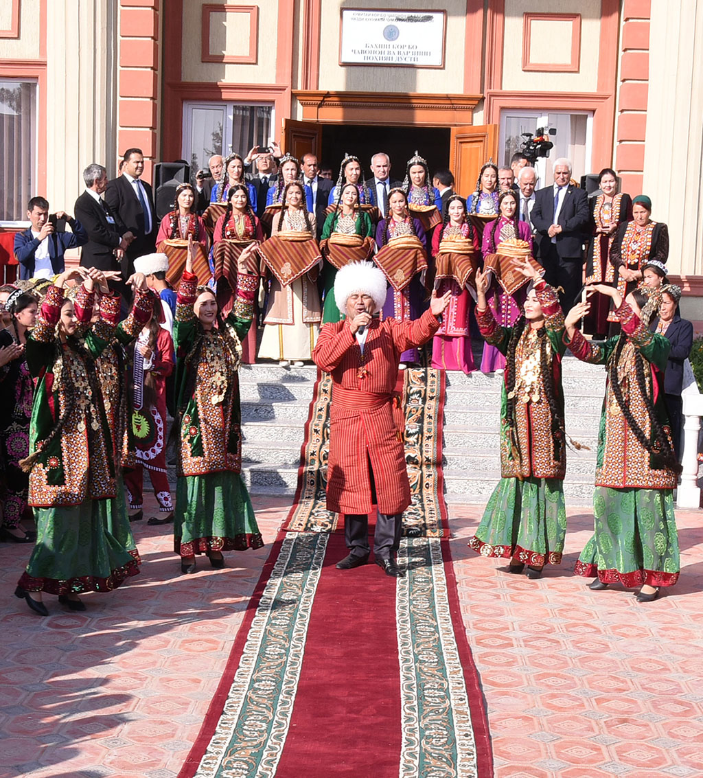 Turkmen diaspora of Dusti settlement welomes cultural delegation of our country 