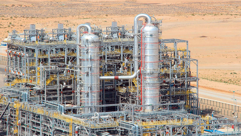 Head of State Examines Technological Processes at Gas Chemical Complex 