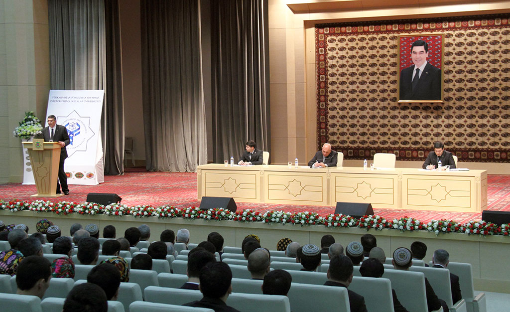 Conference participants discuss young researchers’ contribution to advancement of Turkmen science 