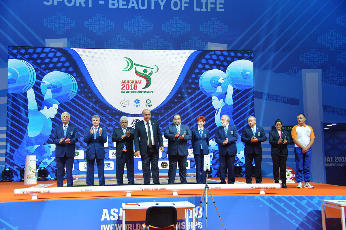 The first world record is set at the World Weightlifting Championship