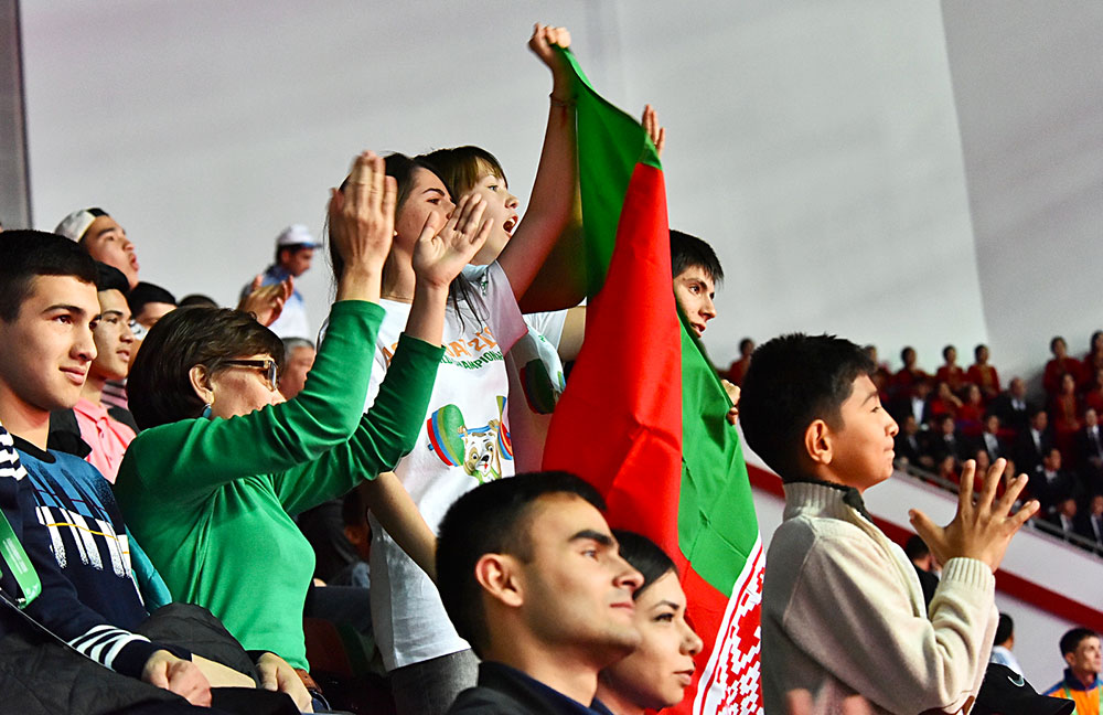 Четвёртый день тяжелоатлетического первенства: новые рекорды, яркие победы 