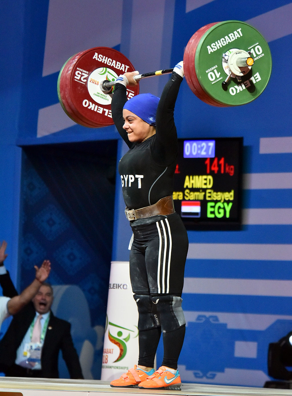 Китайские тяжелоатлетки упрочили лидерство  