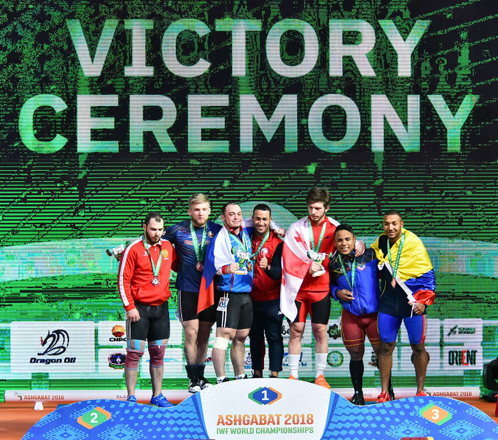 Россиянин Артём Окулов – обладатель двух золотых медалей тяжелоатлетического первенства  