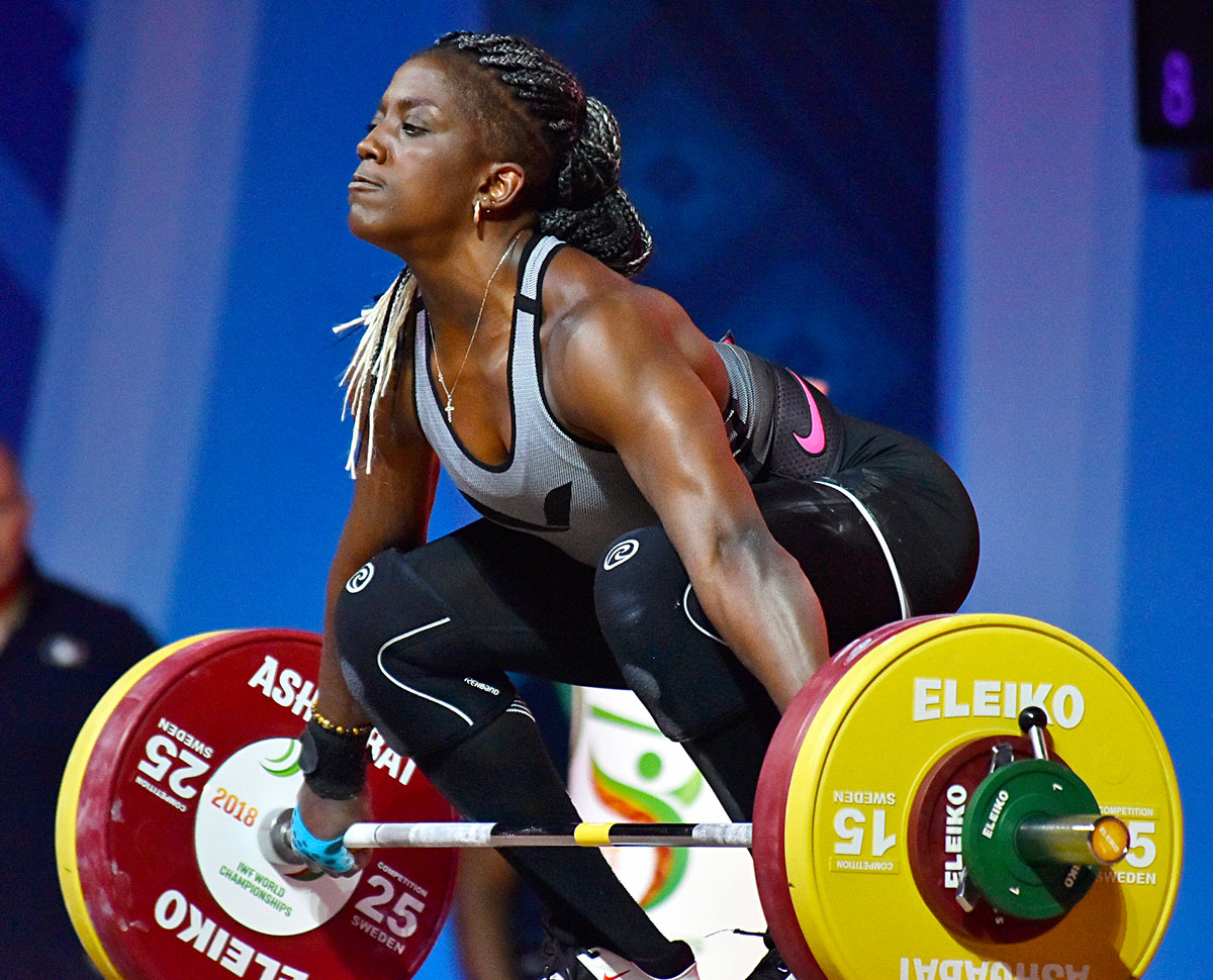 Chinese weightlifter Zhouyu Wang improves the leadership of her team at the World Championship 