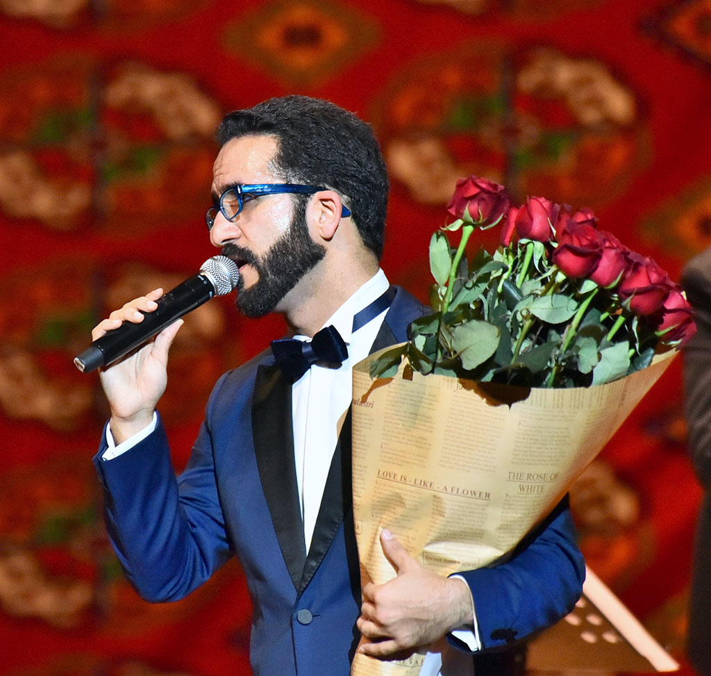 Italiýaly kruner Naim Abid aşgabatlylary retro-hitler bilen tanyşdyrdy 