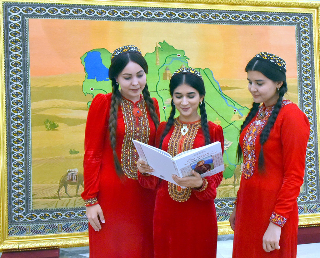 Traditions of Worshipping Mothers Celebrated at Events Held under Auspices of Women’s Union and National Center of Professional Unions