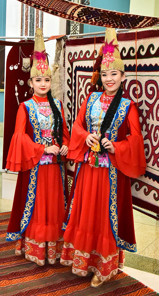 Выставка в Музее ИЗО познакомила с традициями и прикладным искусством казахского народа 