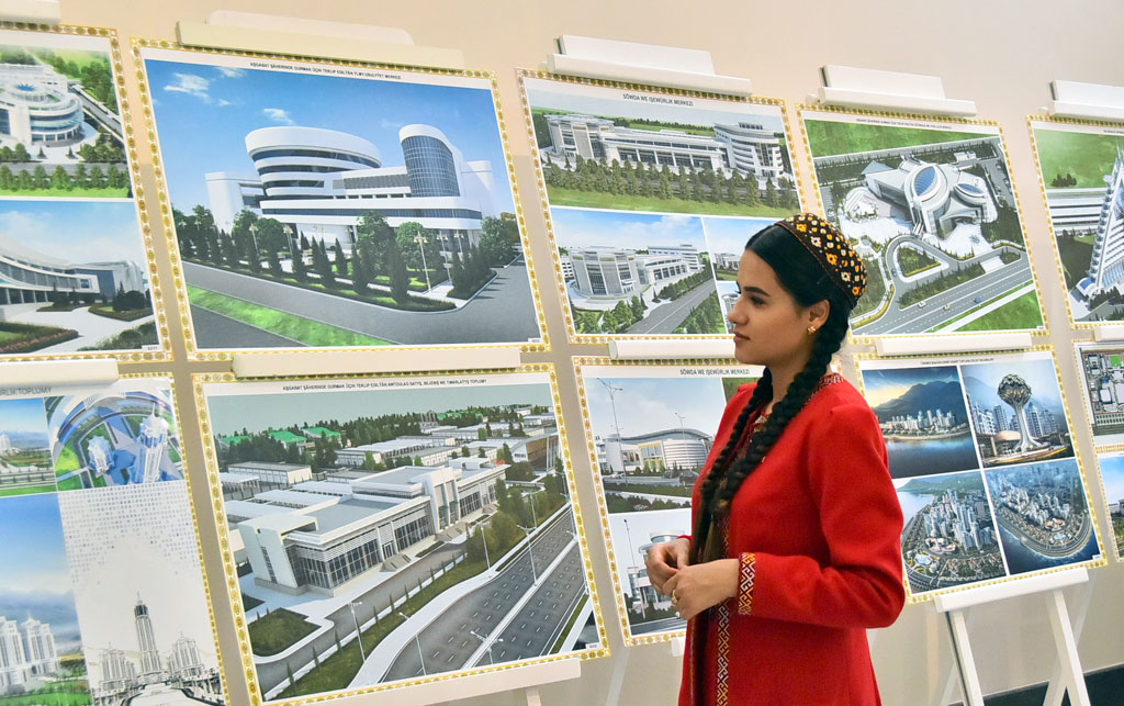 Aşgabatda binagärlik döredijilik sergisi açyldy