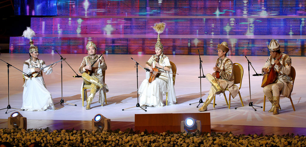 Turkmen and foreign artists give celebration concert