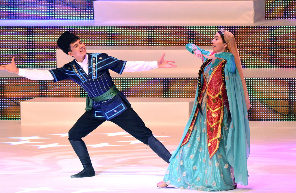 Turkmen and foreign artists give celebration concert