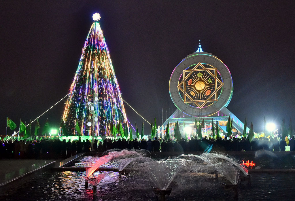 The main New Year Tree puts light on Älem Cultural and Entertainment Centre square 