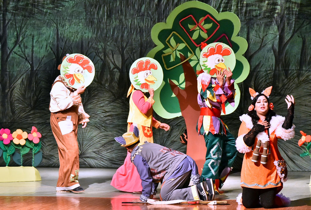 Gurjak teatry ýaşajyk tomaşaçylara gyzykly täze ýyl ertekisini sowgat etdi