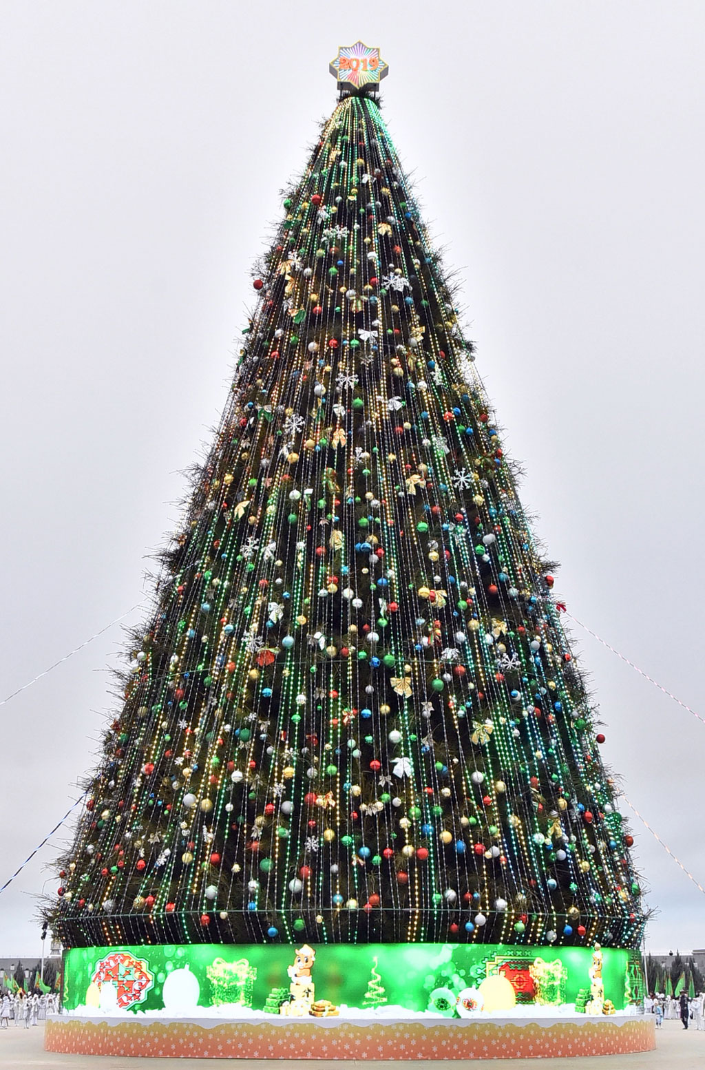 New Year tree in Ashgabat is the tallest in the CIS 