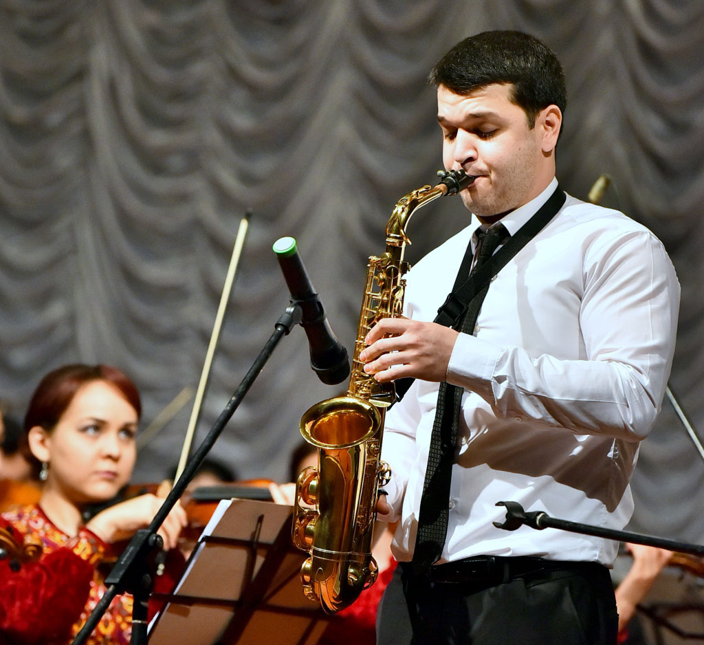 Resul Gylyjowyň ýolbaşçylygyndaky simfoniki orkestr we tanymal aýdymçy-sazandalar türkmen kompozitorlarynyň eserlerini ýerine ýetirdiler