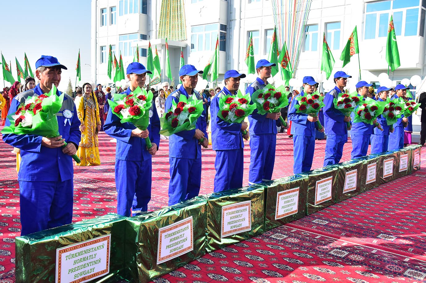 Families of personnel of Lebap Velayat Police Department celebrates housewarming party