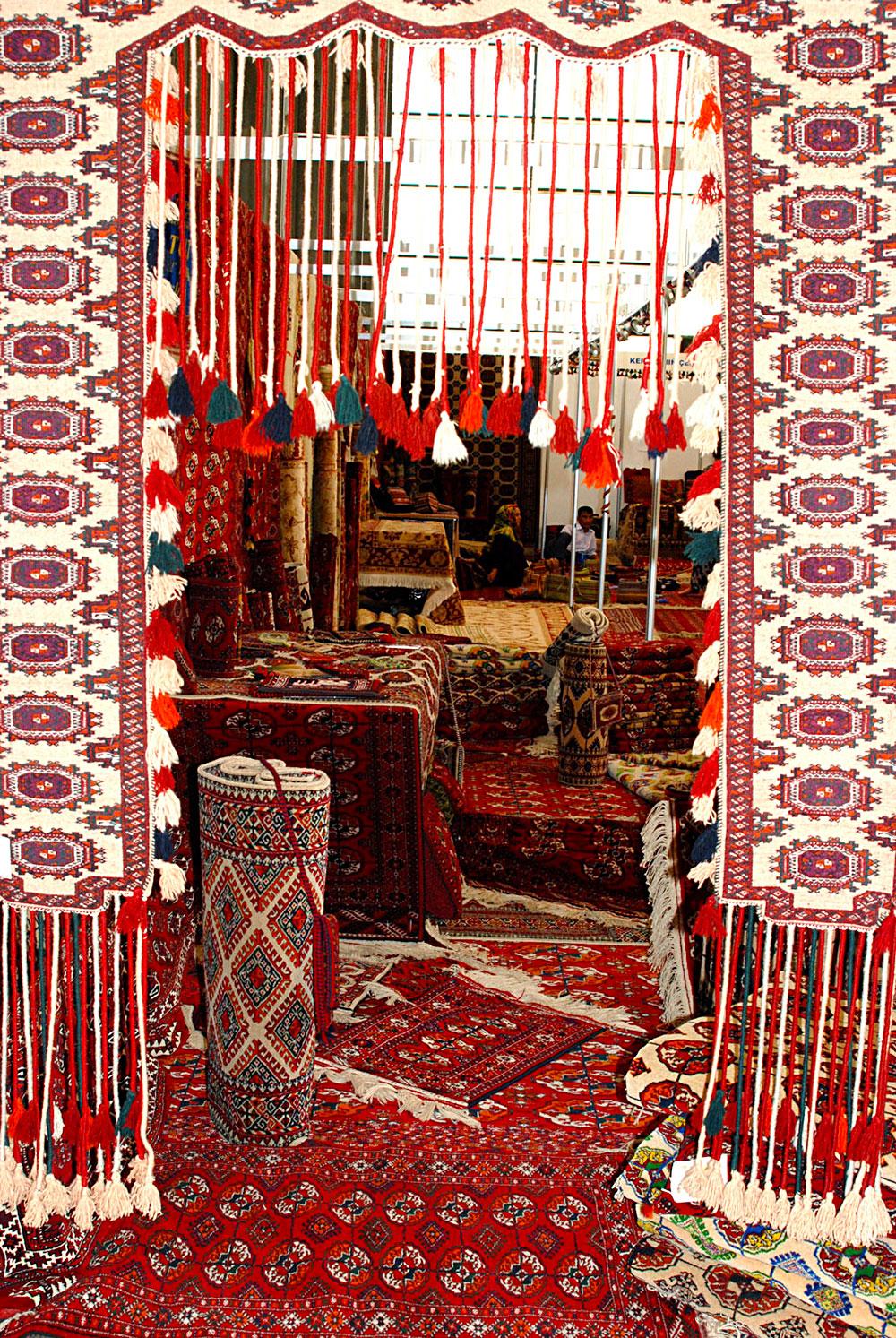 The exhibition of Turkmen carpets and textile in Baku 