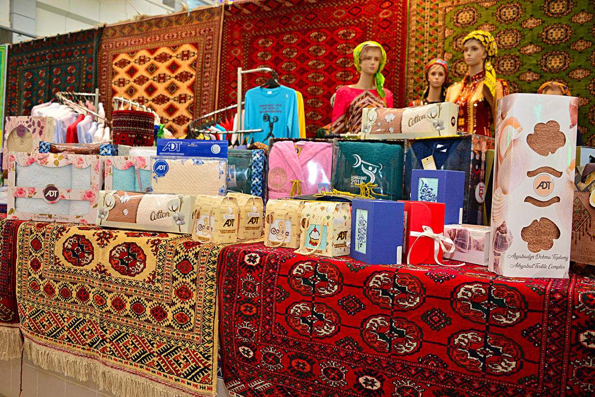 The exhibition of Turkmen carpets and textile in Baku 