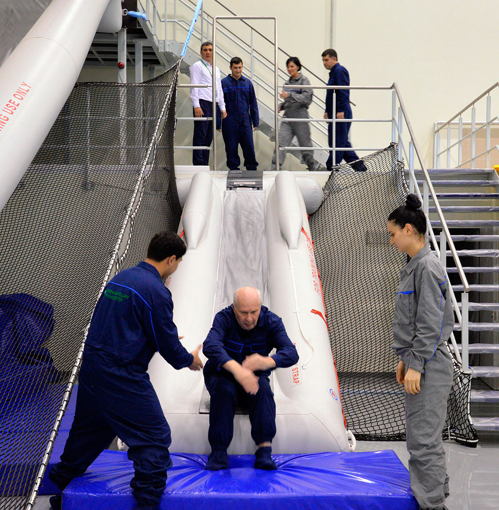 Crews of Türkmenhowaýollary Agency improve emergency rescue training 