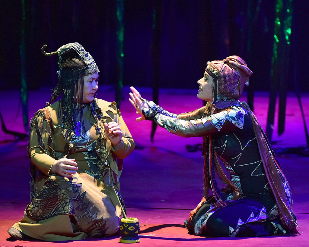 Какаджан Аширов представил своё прочтение пьесы Александра Володина «Ящерица»