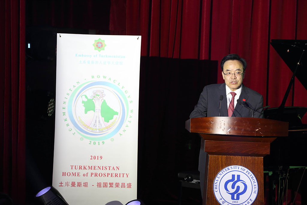 Turkmen diplomatic mission in Beijing make the presentation of number of important events