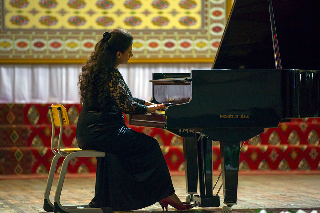 Pianist Bakhar Annadurdyeva Gives Solo Performance at Music Conservatory’s Big Hall 