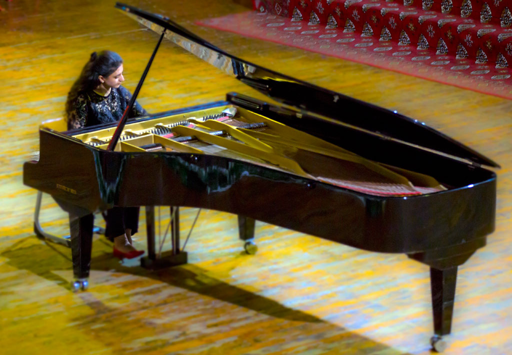 Pianist Bakhar Annadurdyeva Gives Solo Performance at Music Conservatory’s Big Hall 