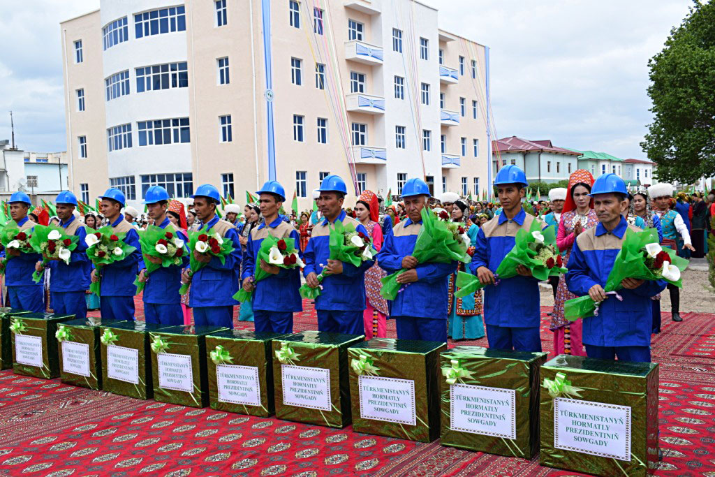 Архитектурный ансамбль Дашогуза пополнили новые жилые дома  
