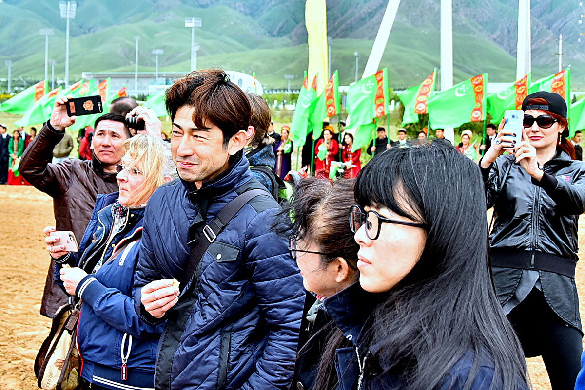 Ахалтекинские скакуны проявили выдержку и спортивные качества на марафонской дистанции 