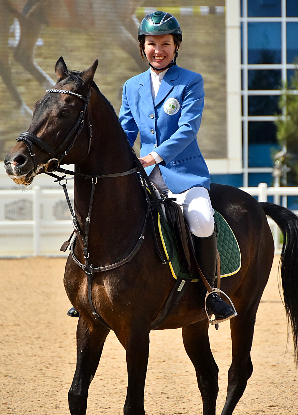 Best jockeys of the country take part in show jumping tournament