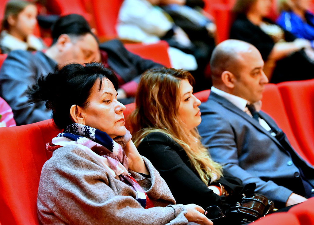 Celebrated Pianist Amangul Klychmuradova Gives Recital in Ashgabat