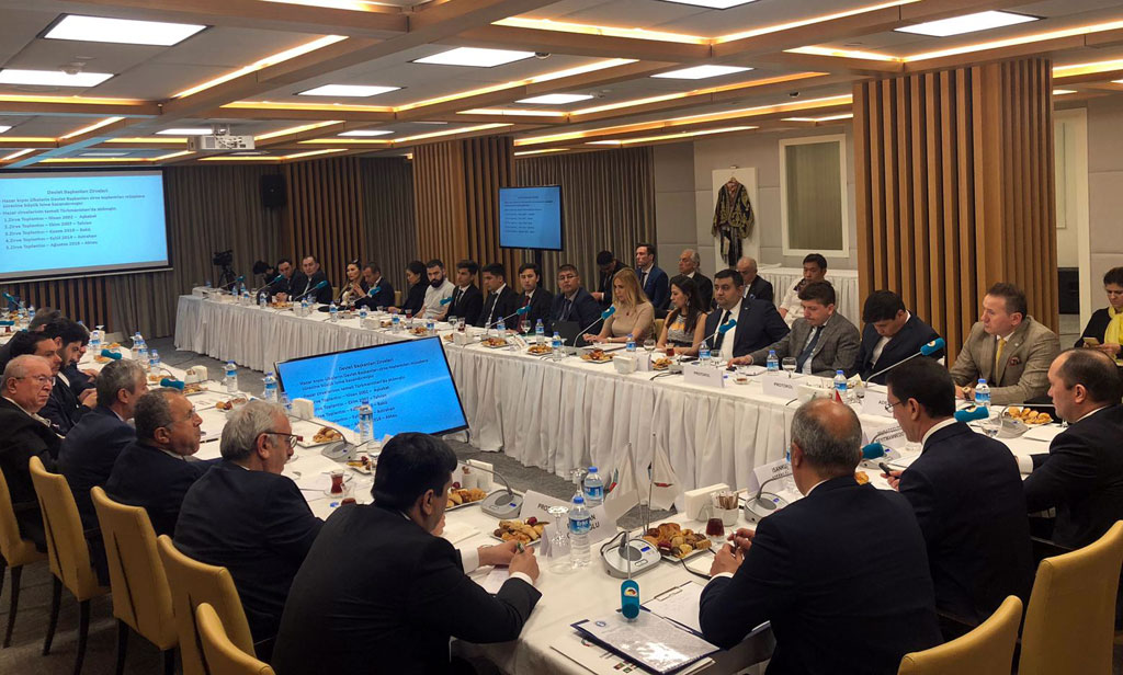 Turkmen diplomatic mission to Turkey organizes round table meeting