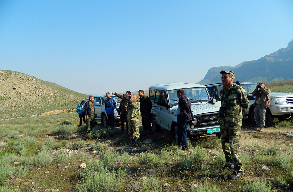 Joint expedition monitors the area of leopard habitat