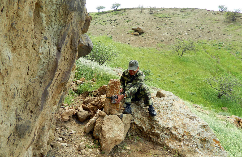 Joint expedition monitors the area of leopard habitat